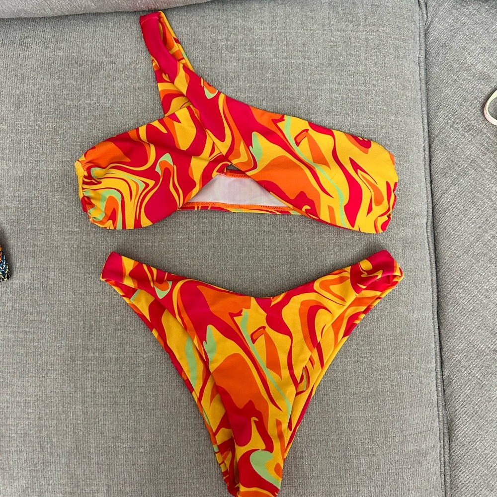 One-Shoulder Swirl Print Bikini - Red, Orange, Yellow